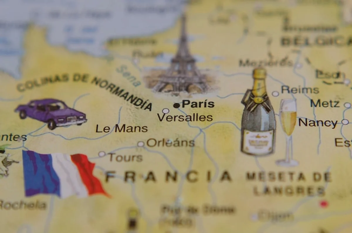 Mapa turystyczna Paryża we Francji