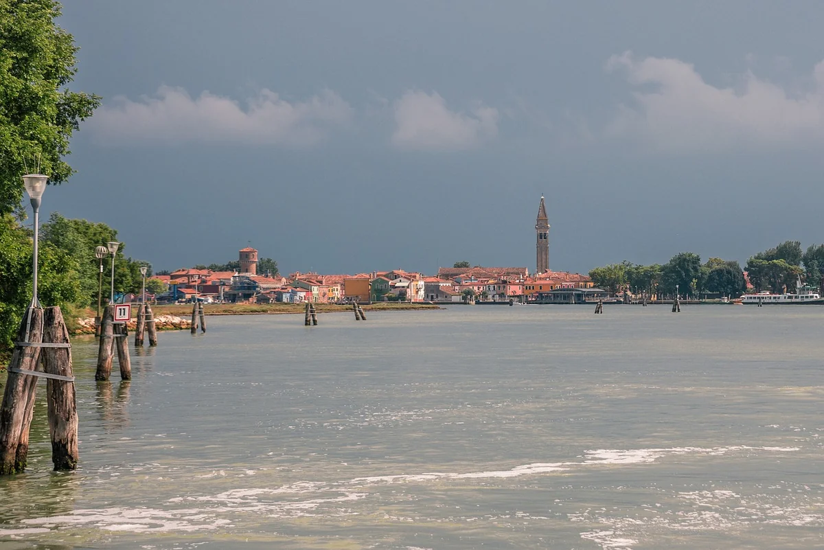 Transport i dostępność Burano. Jak dotrzeć do wyspy Burano z Wenecji i Murano?